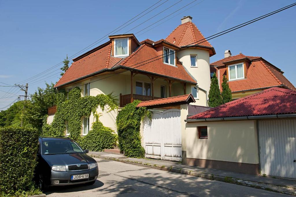 Szent Kristof Panzio Hotel Strigoniu Exterior foto